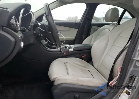 2016 Mercedes-Benz C 300 z USA, uszkodzony, nr VIN 55SWF4JB6GU116278